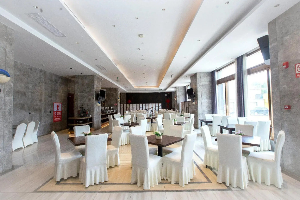 Newpinke Wuhu Hotel (Wuhan Yangtze New Area Wuhu Metro Station Branch)