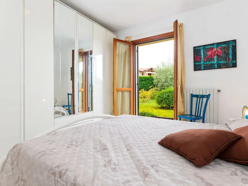 Apartment in Lazise With Lake View & Pool