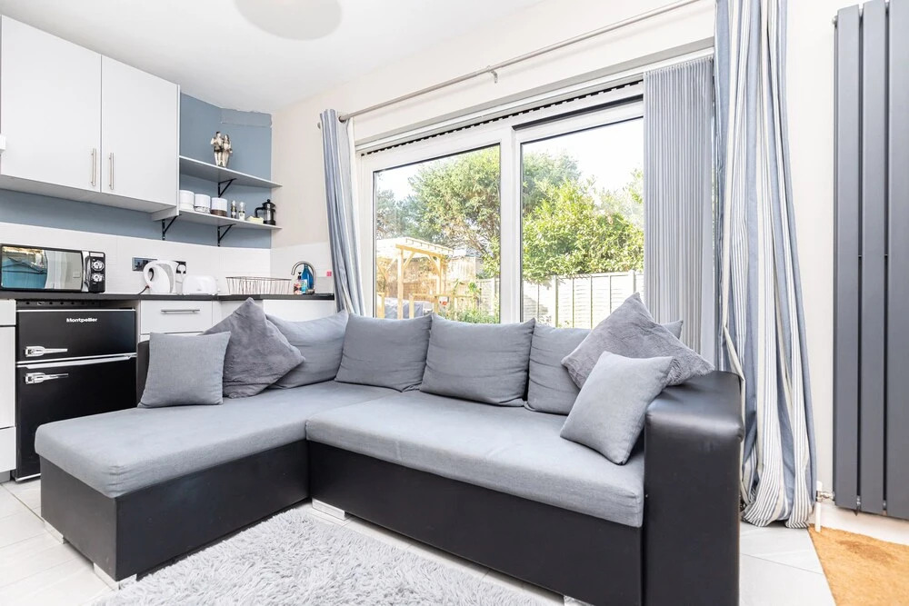 The Christchurch Hideaway, Hot Tub , 2 Bedrooms