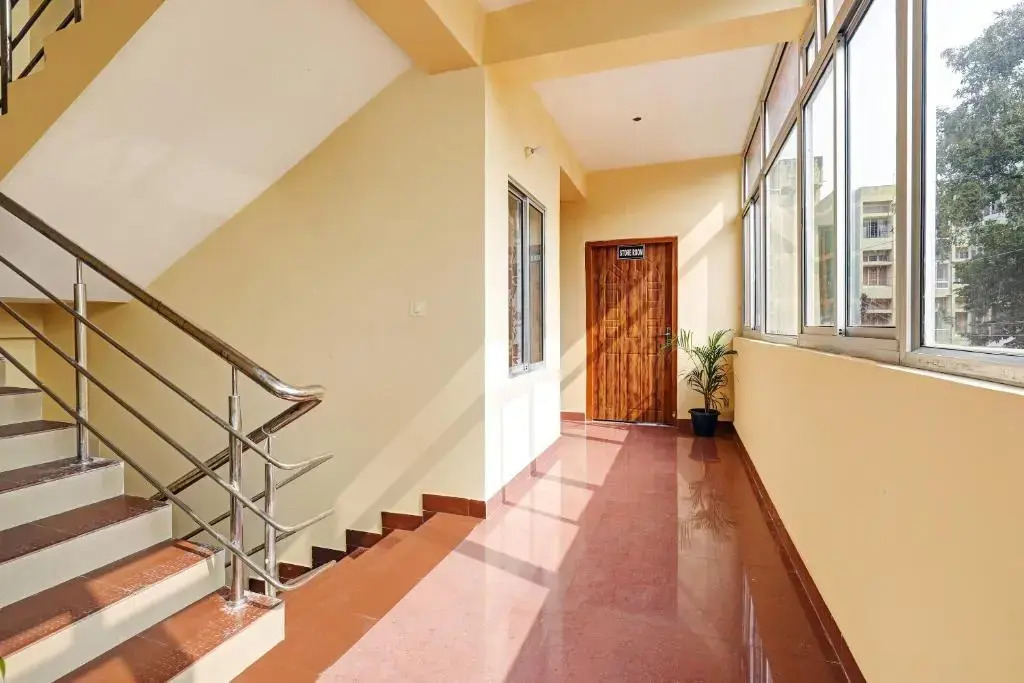 Capital O 86215 R R Homestay