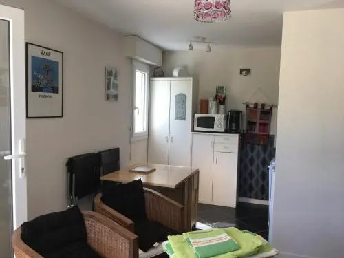 appartement proche mer avec jardin ensoleillé