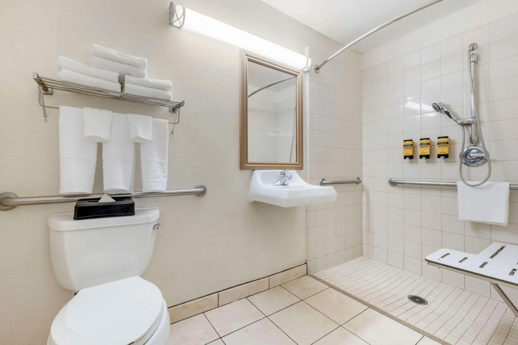Best Western Plus Lake Elsinore Inn & Suites