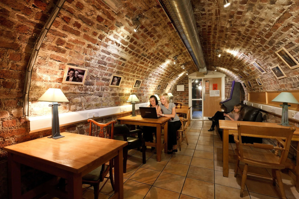 Isaacs Hostel