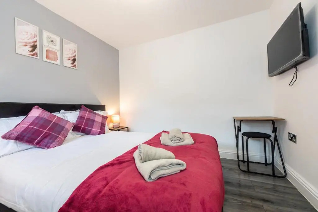 Five Seasons Liverpool City - Modern Studios near Anfield
