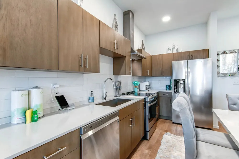 Illume New Green Community Heated Pool Deck 1 Bedroom Condo