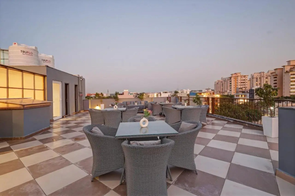 Saltstayz Premier – Golf Course Road & Sector 42