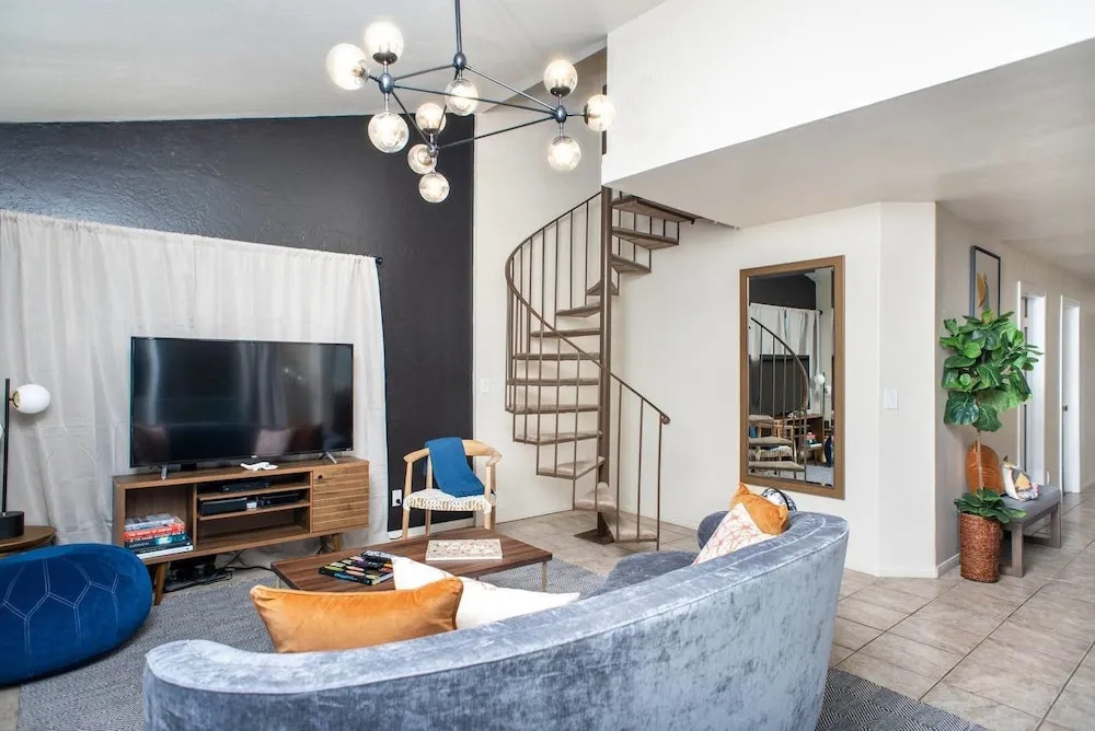 Charming 5br/3.5ba Mission Beach Home by Domio