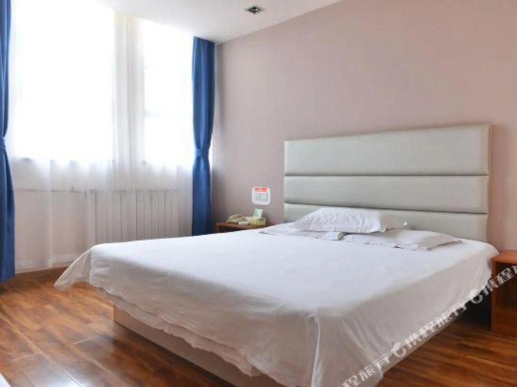 Yilai Hotel (Linyi Long distance Bus Station Small Commodity City Branch)