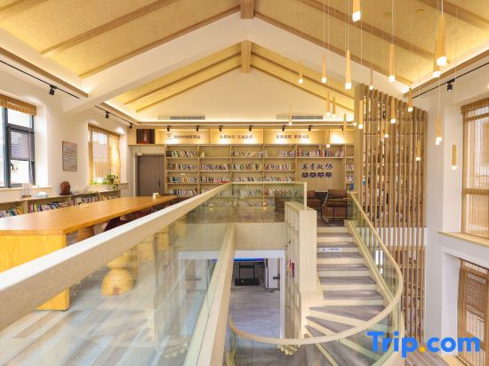 Jinyun Songliu Zhoupan Homestay (Xiandu Scenic Area)