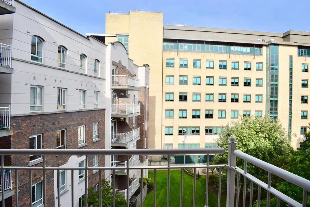 Peaceful 2 Bedroom Flat Beside Silicon Docks