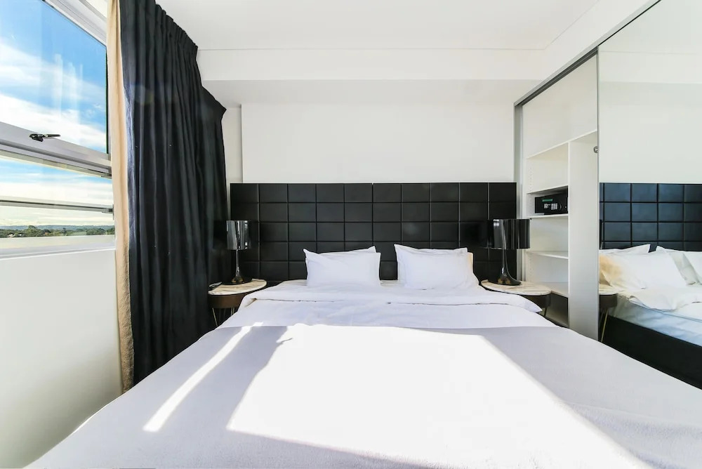 2 Bedroom Modern Apartment in Chatswood