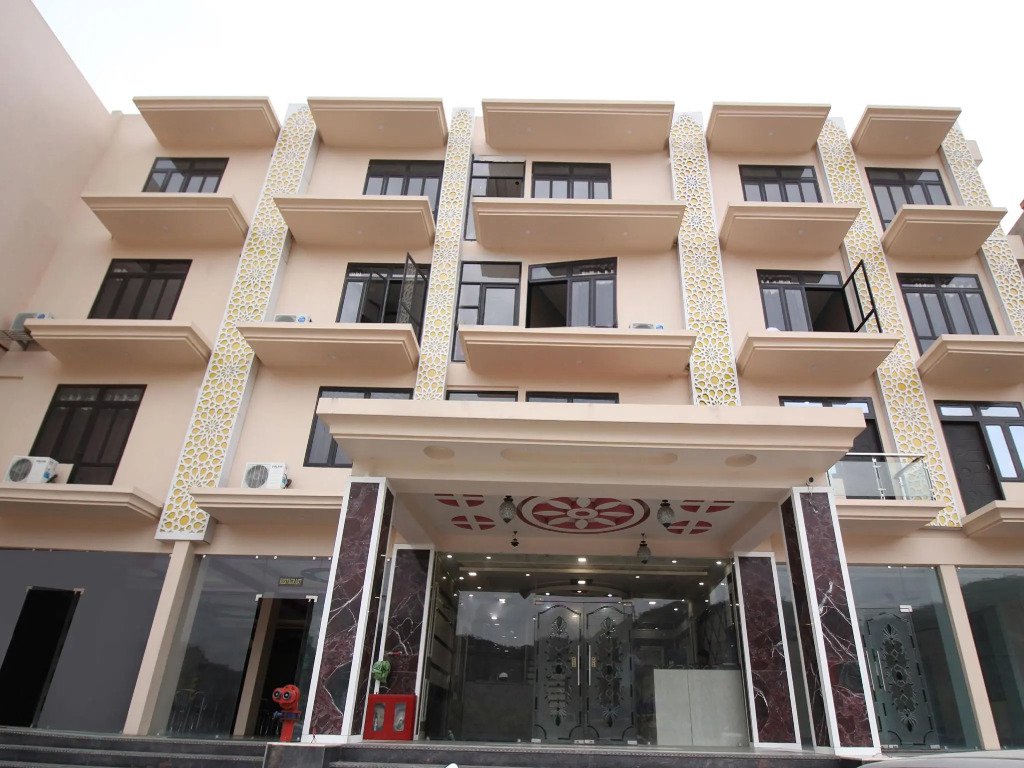OYO Flagship 15683 The Heritage Hotel