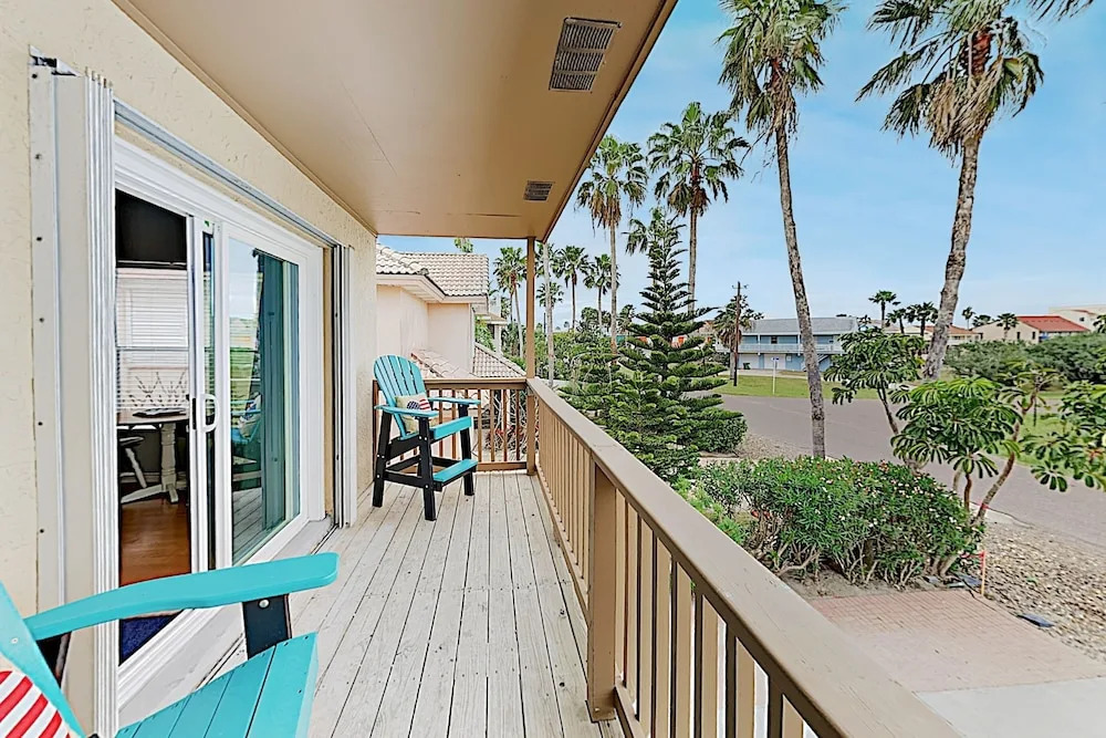 Walk To Beach! All-suite W/ Private Backyard 2 Bedroom Condo