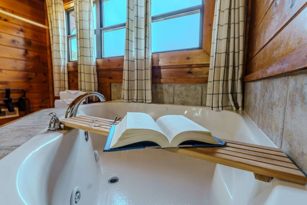 NEW Lux 4 BR Pigeon Forge Dollywood Hot Tub