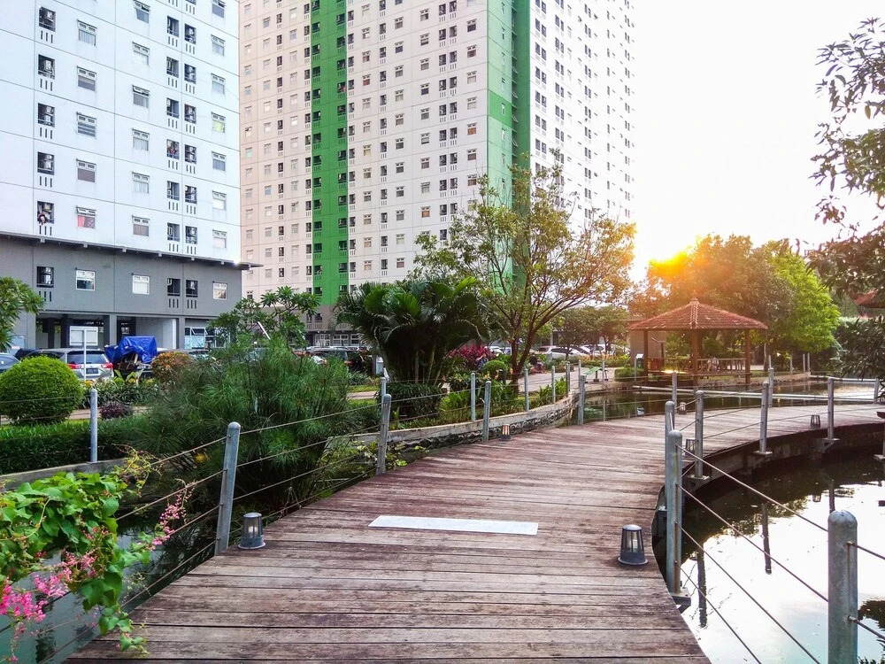 Homey 1BR with City View at Green Pramuka Apartment By Travelio