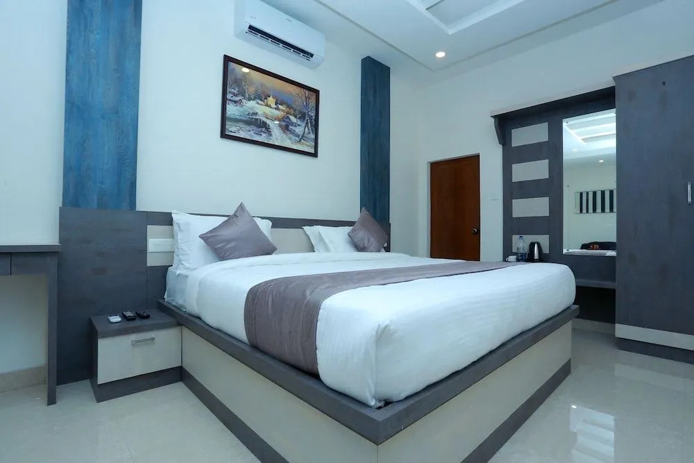 OYO 10278 Hotel Caprice Residency