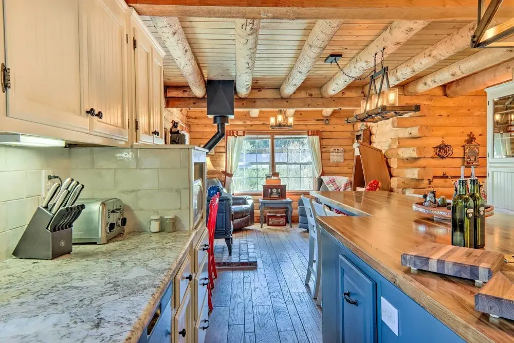 Pine Mountain Club Log Home with Deck and Grill