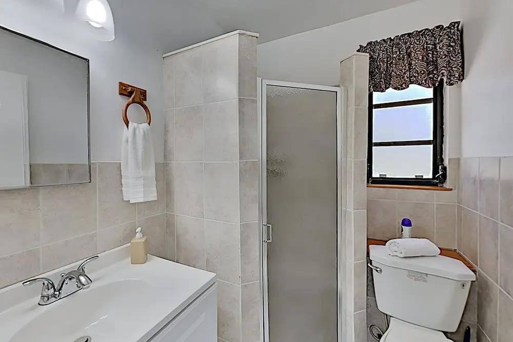 Stylish Getaway W/ New Interior & Private Hot Tub 4 Bedroom Home