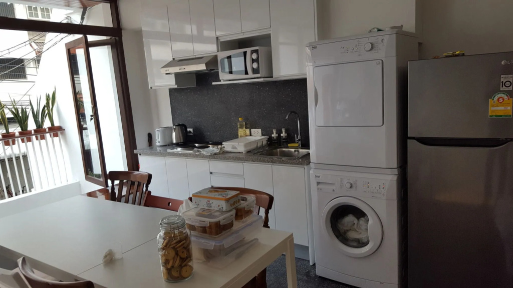 Haus Sathorn 21 Bed and Breakfast