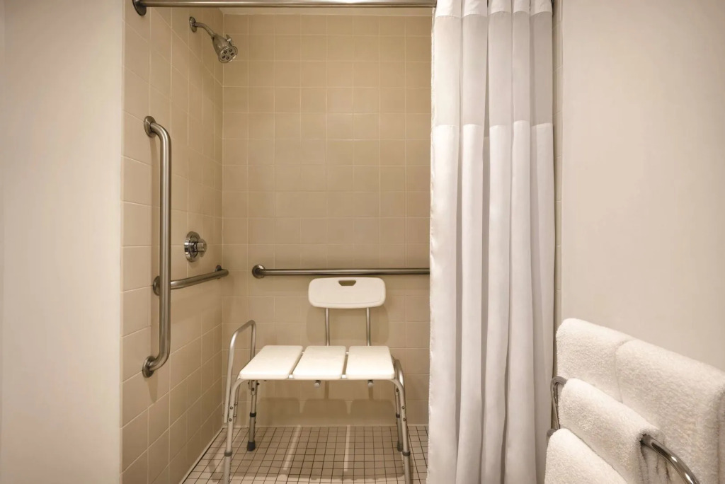 Country Inn & Suites by Radisson, Des Moines West, IA