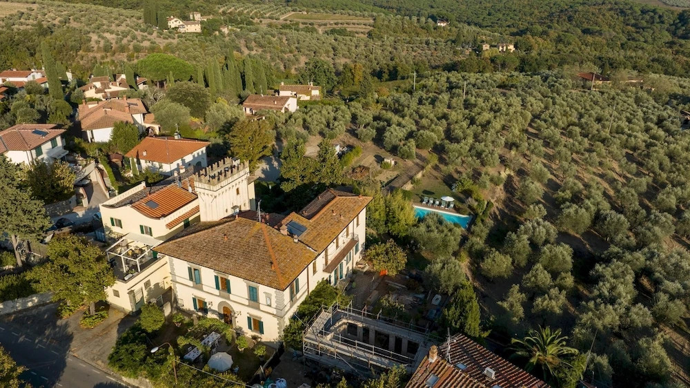 VILLA TREGGIAIA 12&2, Emma Villas