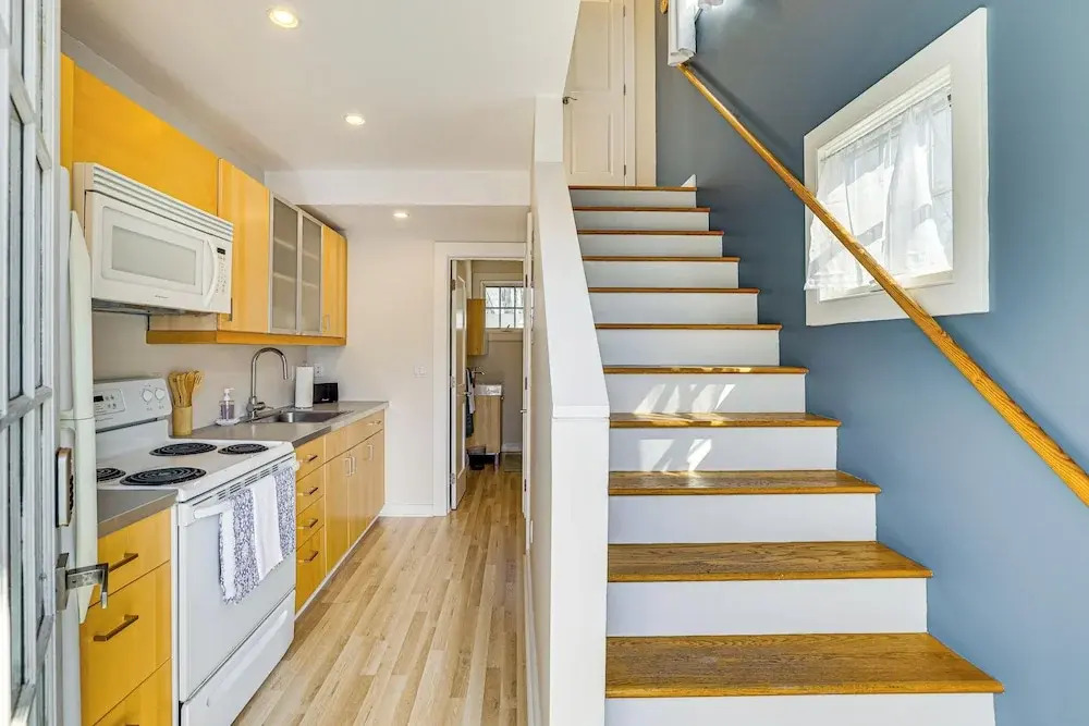 Walk to Coast! Convenient Cottage in Dtwn Madison