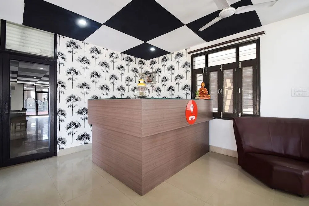 OYO 28143 Hotel Abhinam