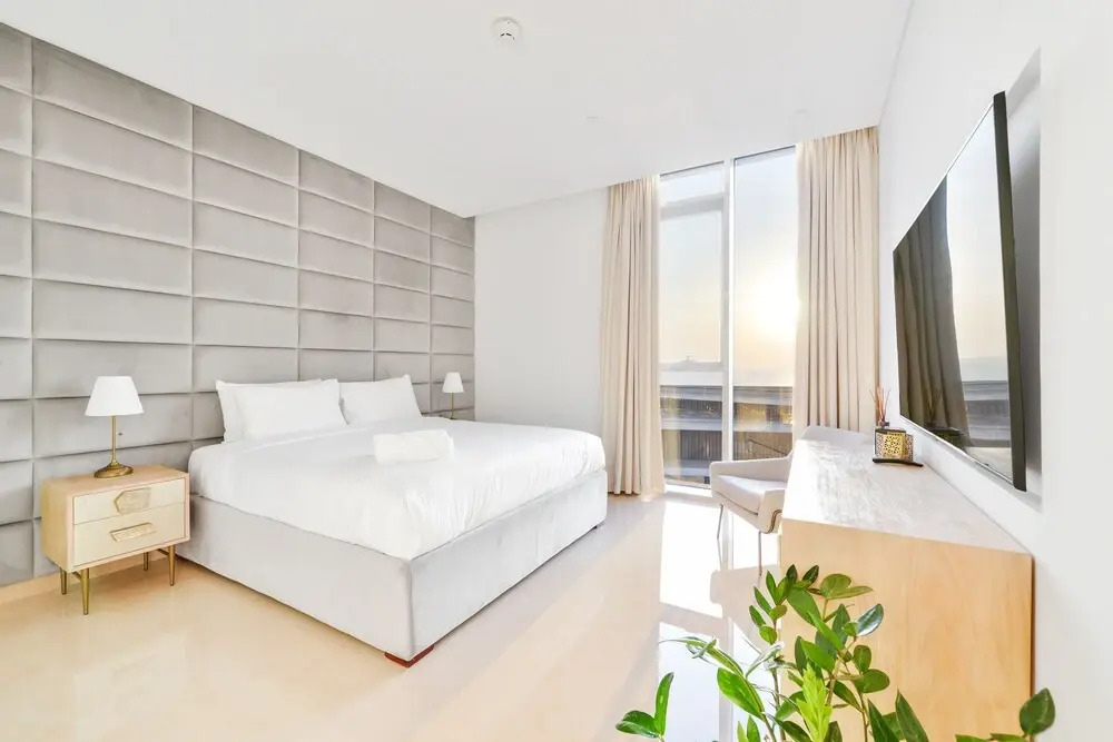Posh Oceanfront 2BR in Bluewaters Island