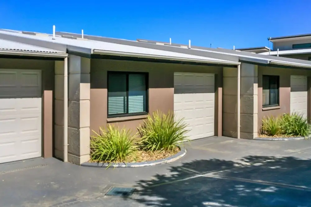 Khione 6 - Modern 2 bedroom Townhouse