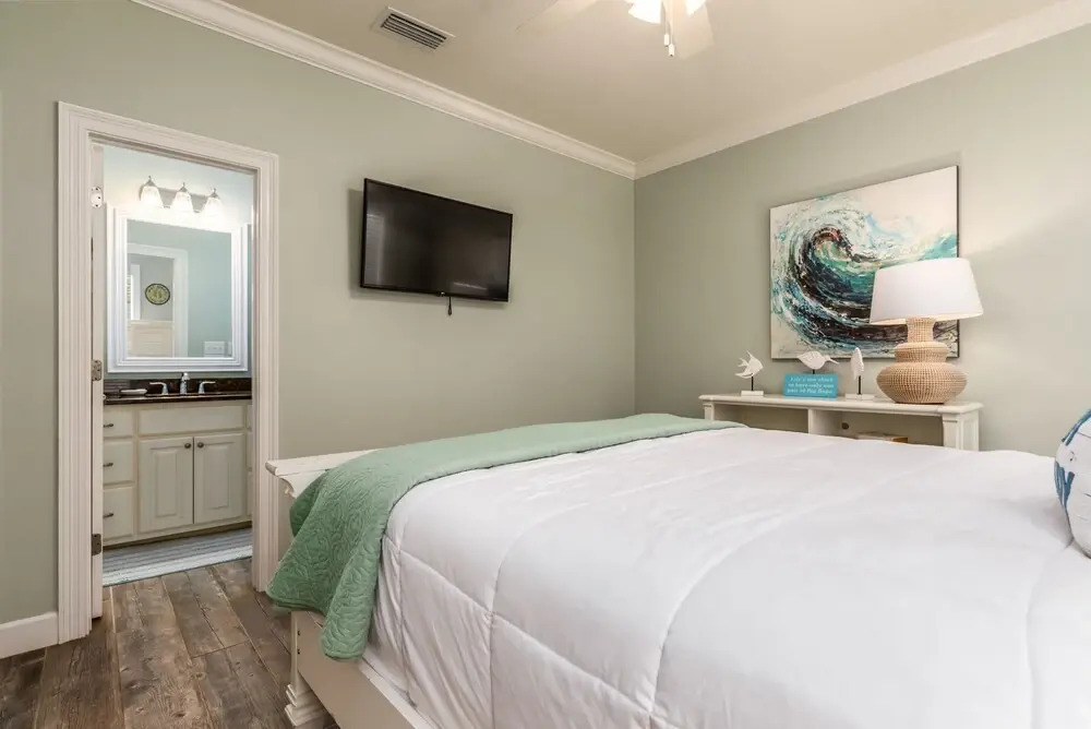 Grace Wins - 2335 Bienville 4 Bedroom Home by RedAwning