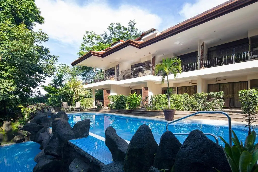 Pumilio Mountain & Ocean Hotel
