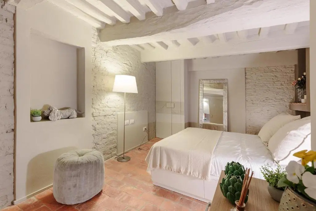 Casa Reds, THE SMART LUCCA APARTMENT SUITE inside the Walls
