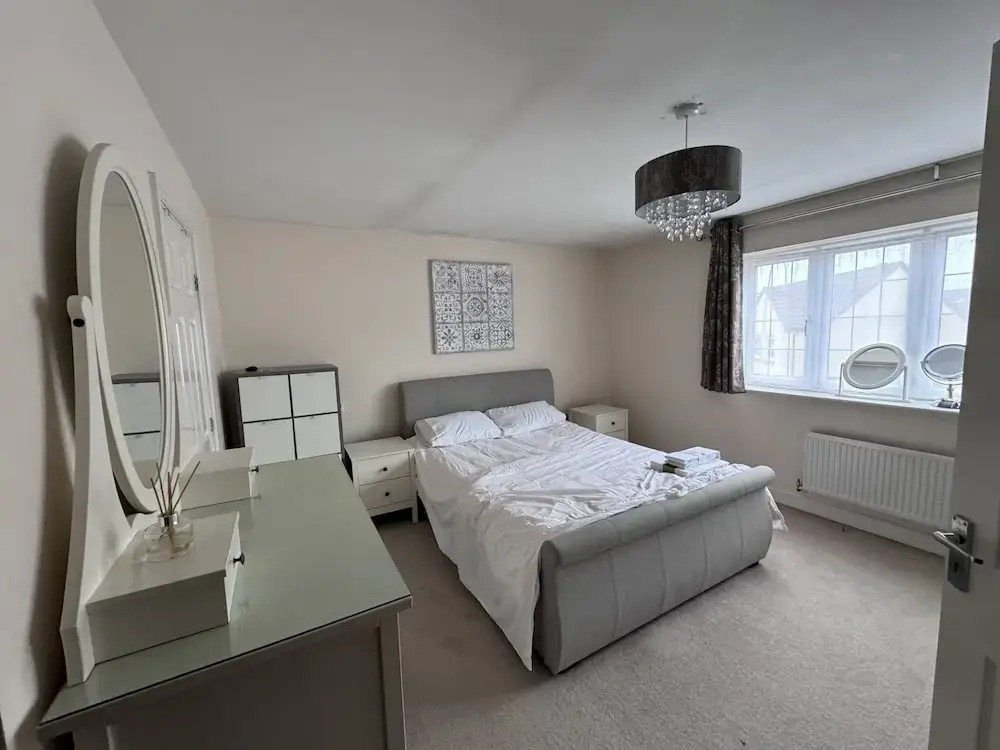 Spacious 4Bd House With Character In Coventry