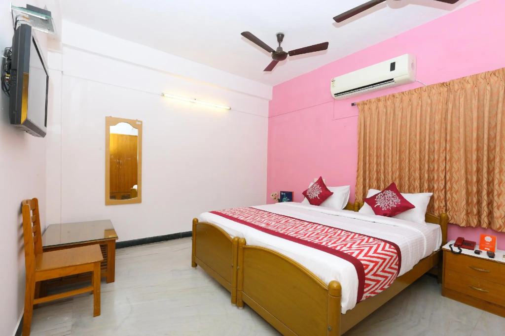 OYO 10018 Hotel AKS Shelter