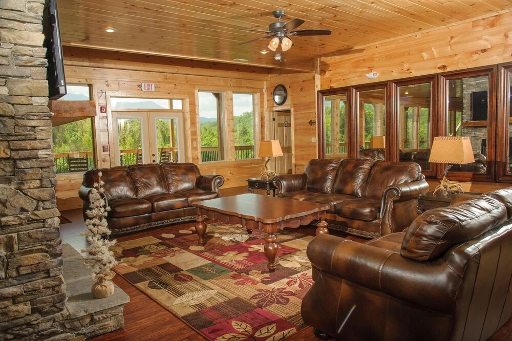 Foxwood Mansion 14 Bedroom Cabin by RedAwning