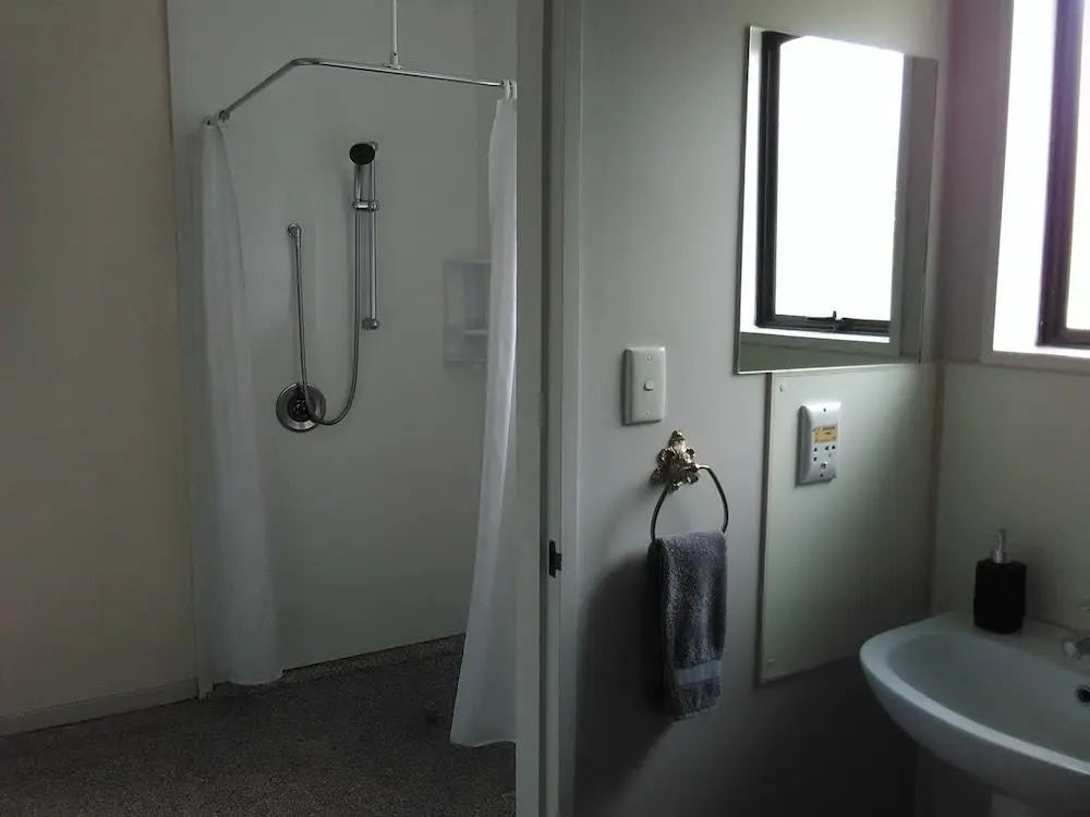 Academy Lodge Motel
