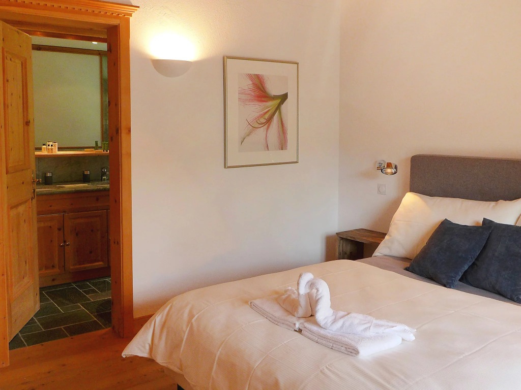 Apartment Chesa Vadret 12 by Interhome