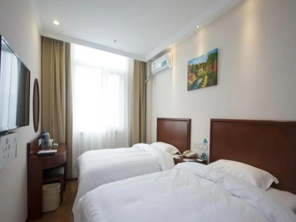GreenTree Inn (Qinghuangdao Railway Station Square)