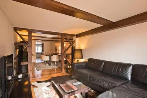 Bmyguest - Downtown Luxury Apartment
