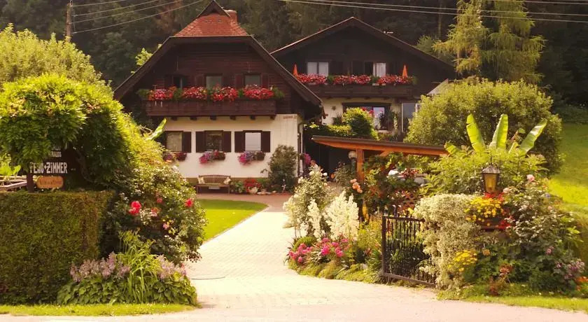 Blumenpension Strauss - Ferienwohnungen