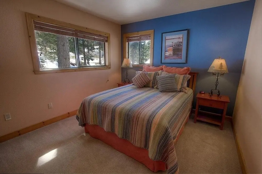 Lupine Lodge 3 Bedroom Home by RedAwning