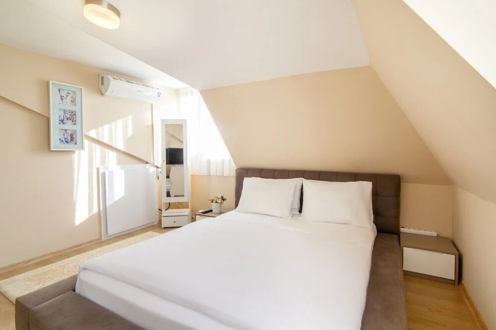 Central Flat in Atasehir With Terrace and Balcony