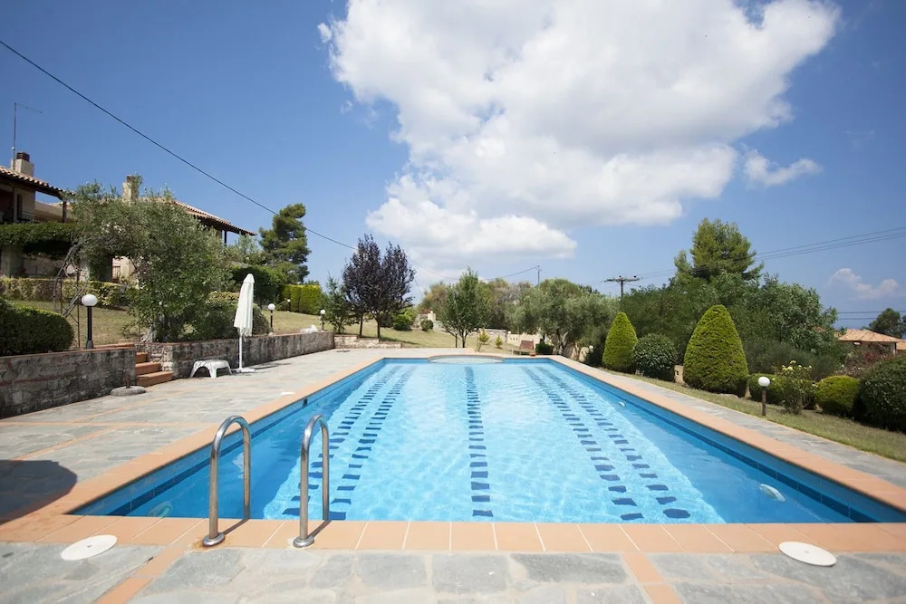 Bizmut Garden House Shared Pool