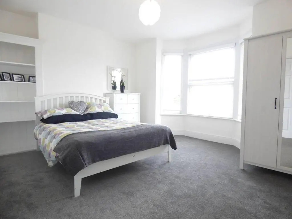 Modern 4BR Victorian Home Near Luton Airport