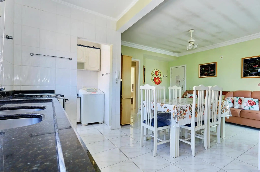 1040 - Departamento 2 quartos na Rua Pirajica . 200 m da Praia Bombinhas Centro