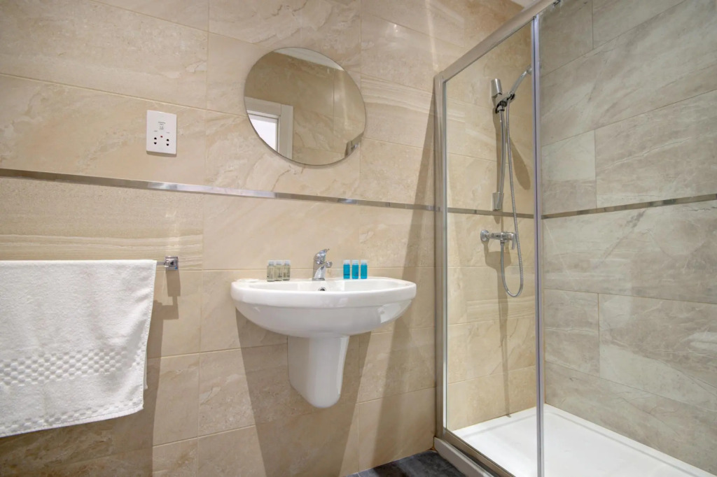 ★ Enjoy Beach & Sea Views in a Modern 3 BR APT ★