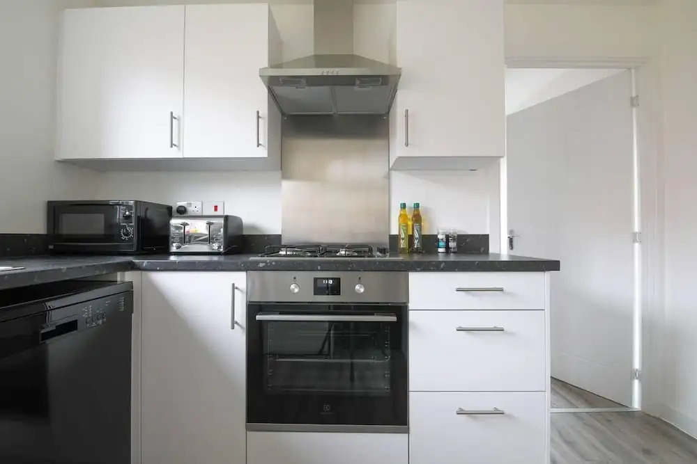Beautiful 4-bed House 15 Mins to Cardiff & Newport