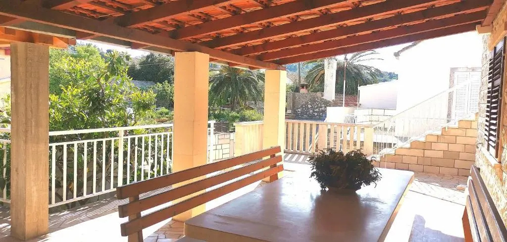 Big House for 14 people in centre of Lumbarda