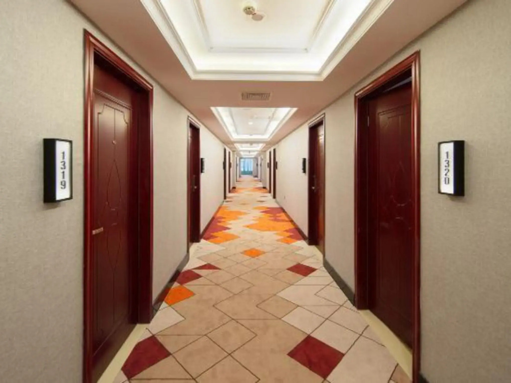 Berman Hotel (Huidong honghaiwan store)