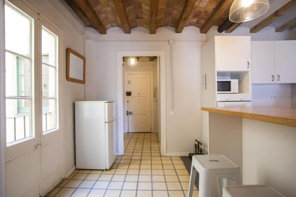 41CB193- Charming rustic apartment